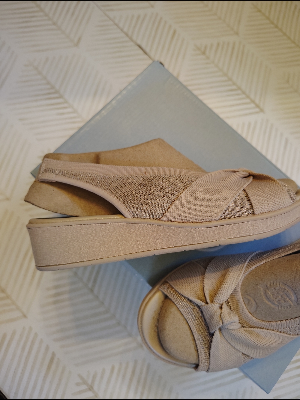 LifeStride BZees Bell Wedge Sandals - Beige Knit - Size 6M - Picture 2 of 4